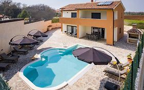 Villa Nur Pula